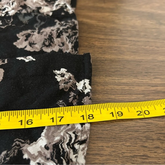 Talula Black and Brown Floral Button Down Shirt Size XS - Picture 9 of 10